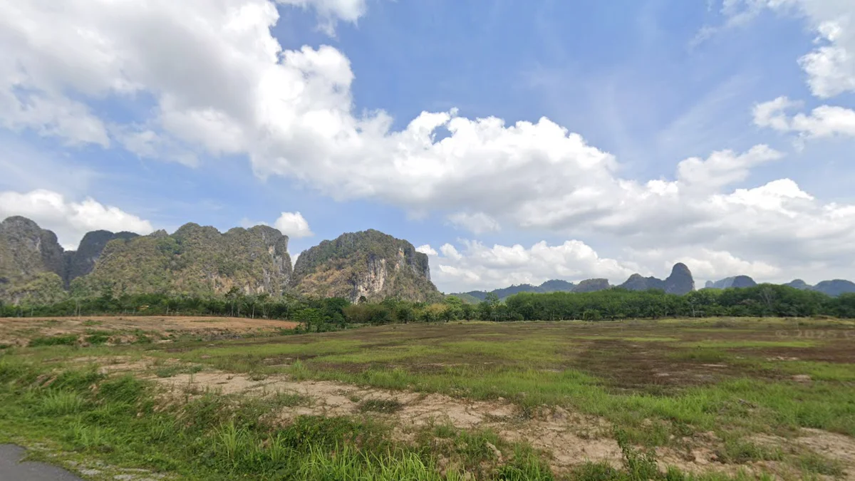 甲米攀牙裸露岩山