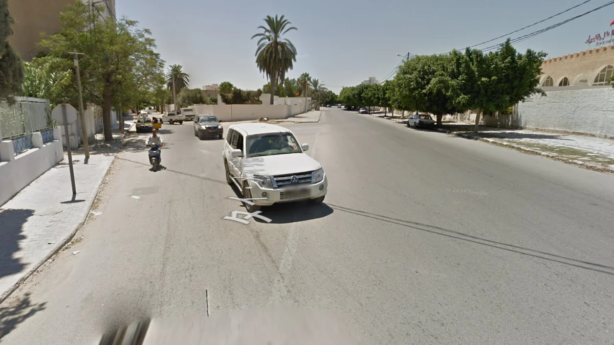 凱魯萬白色三菱隨行車