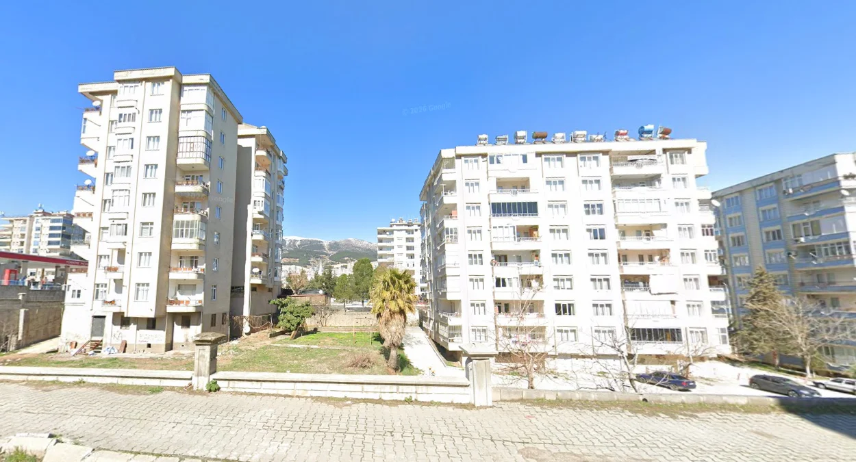 高大方形公寓樓