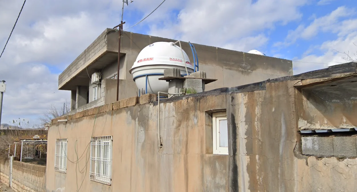 東南部白色球形水塔