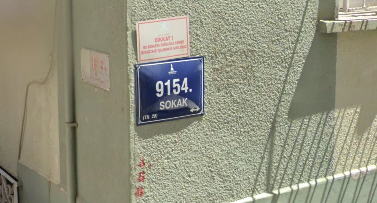 伊茲密爾凸出深藍路牌