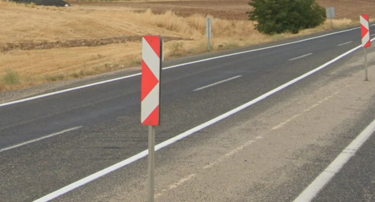 紅白狹窄導向標誌