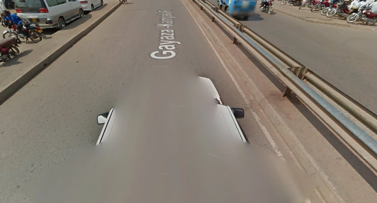 坎帕拉獨特白色街景車