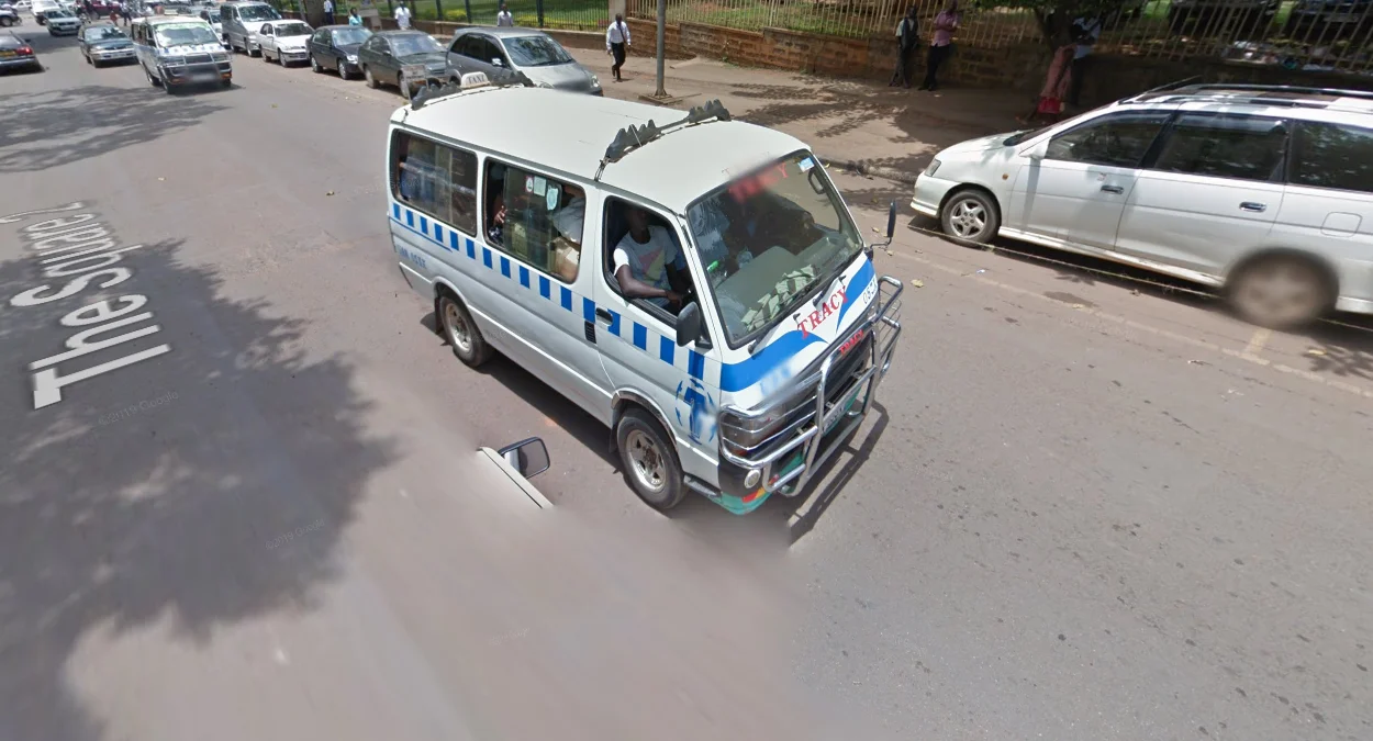 藍色圖案計程車巴士