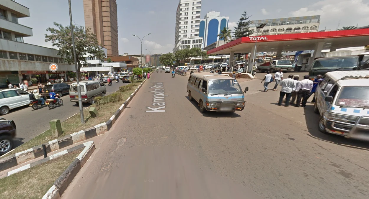 坎帕拉市中心黑白路緣