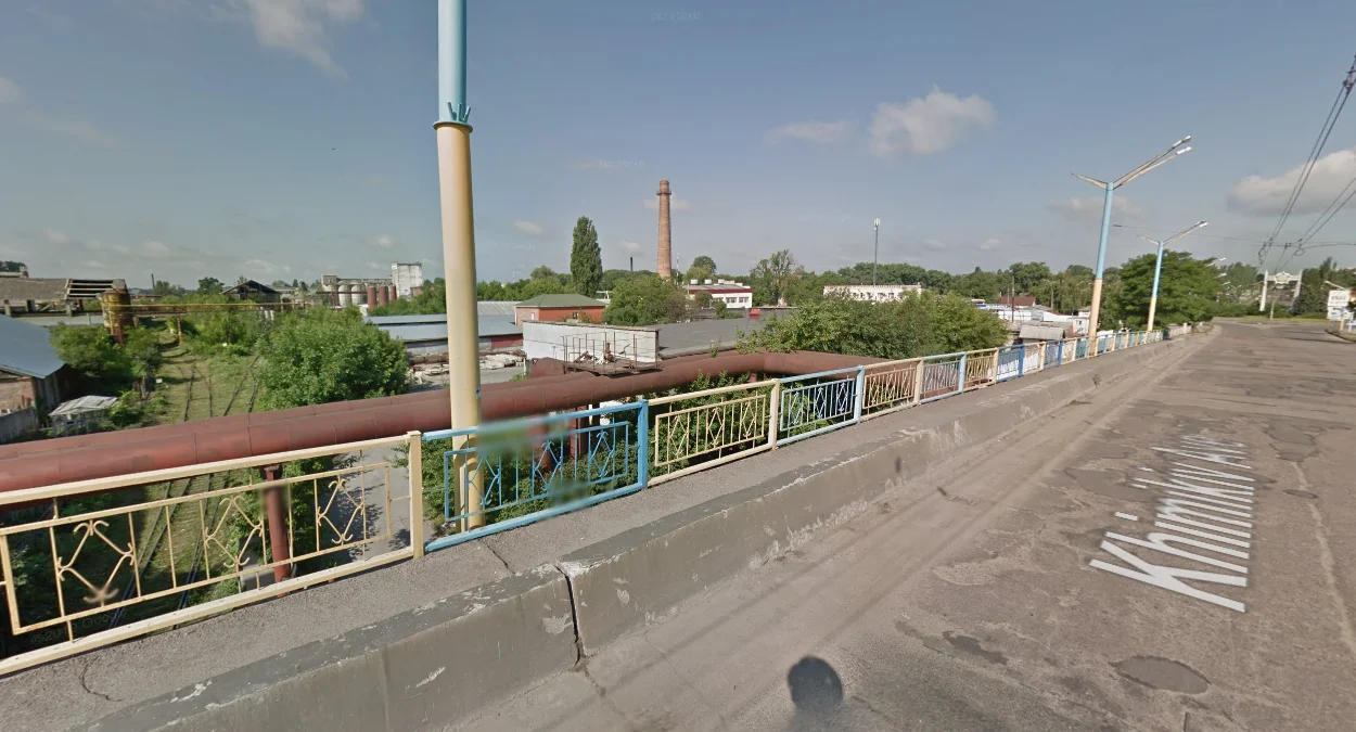 藍黃國旗色路邊物