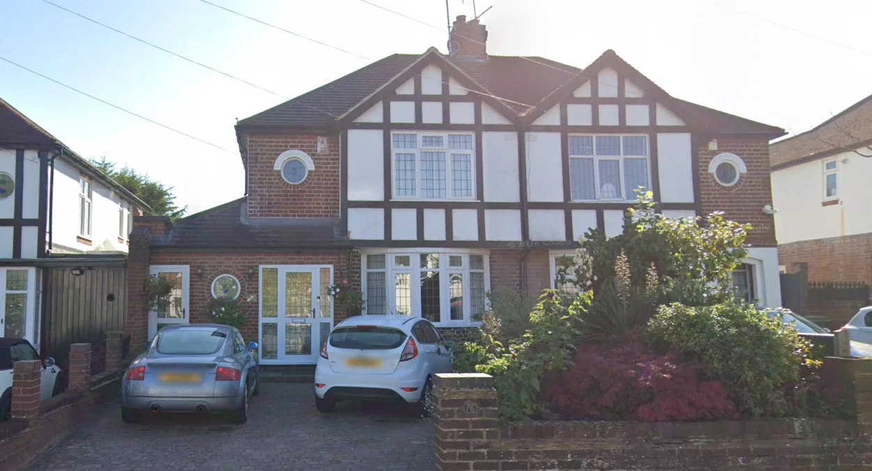 黑白木結構建築