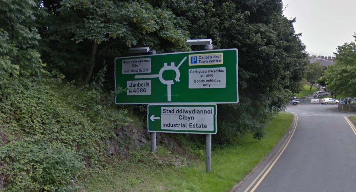 威爾士語雙語路標