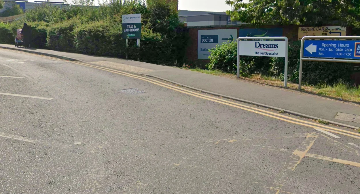 路邊雙黃線禁停標示