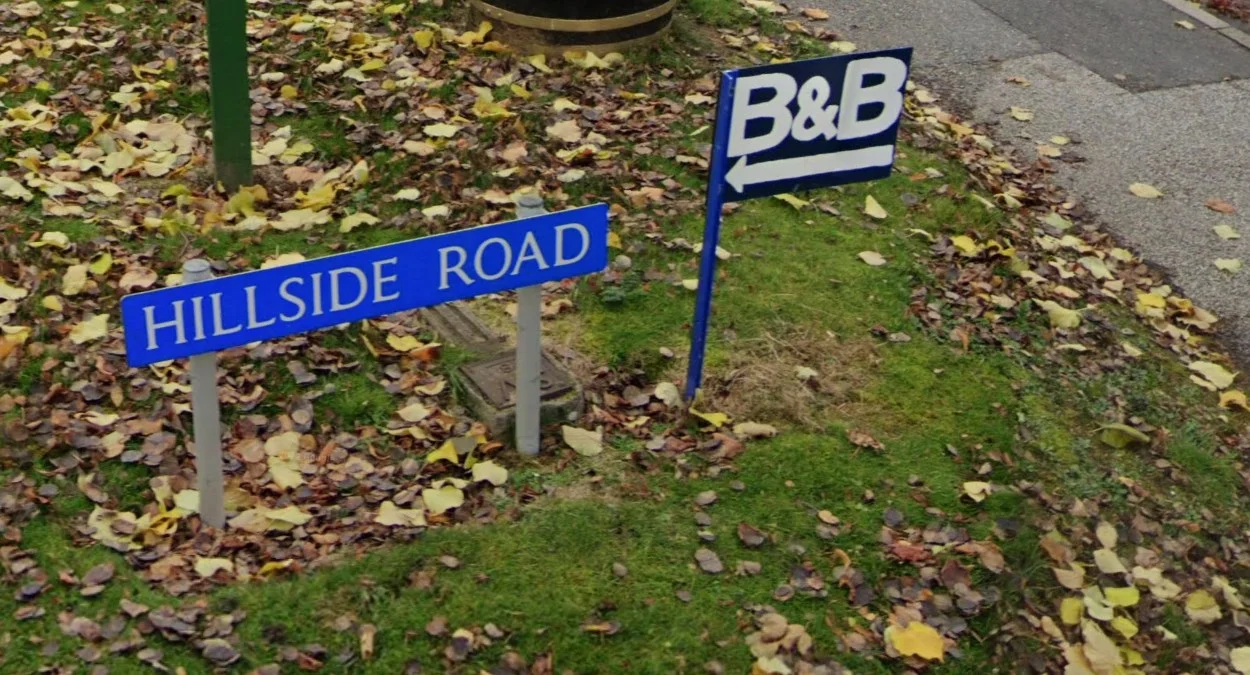 亞伯丁藍底白字路標