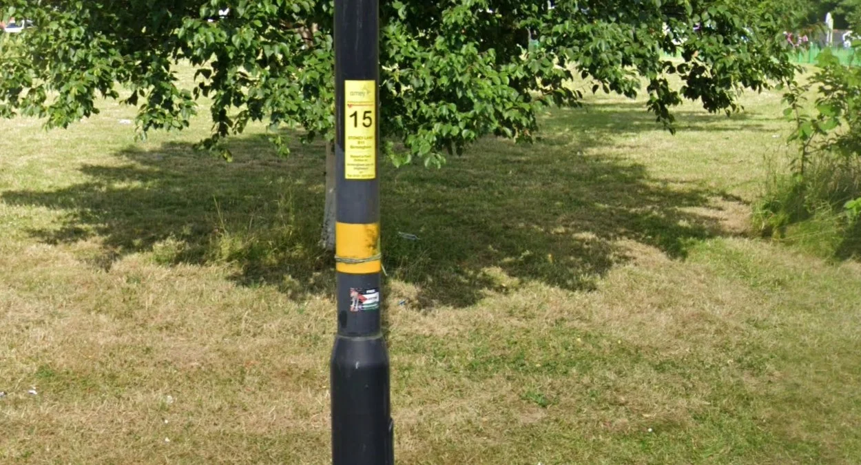 伯明翰黃色膠帶或油漆標誌