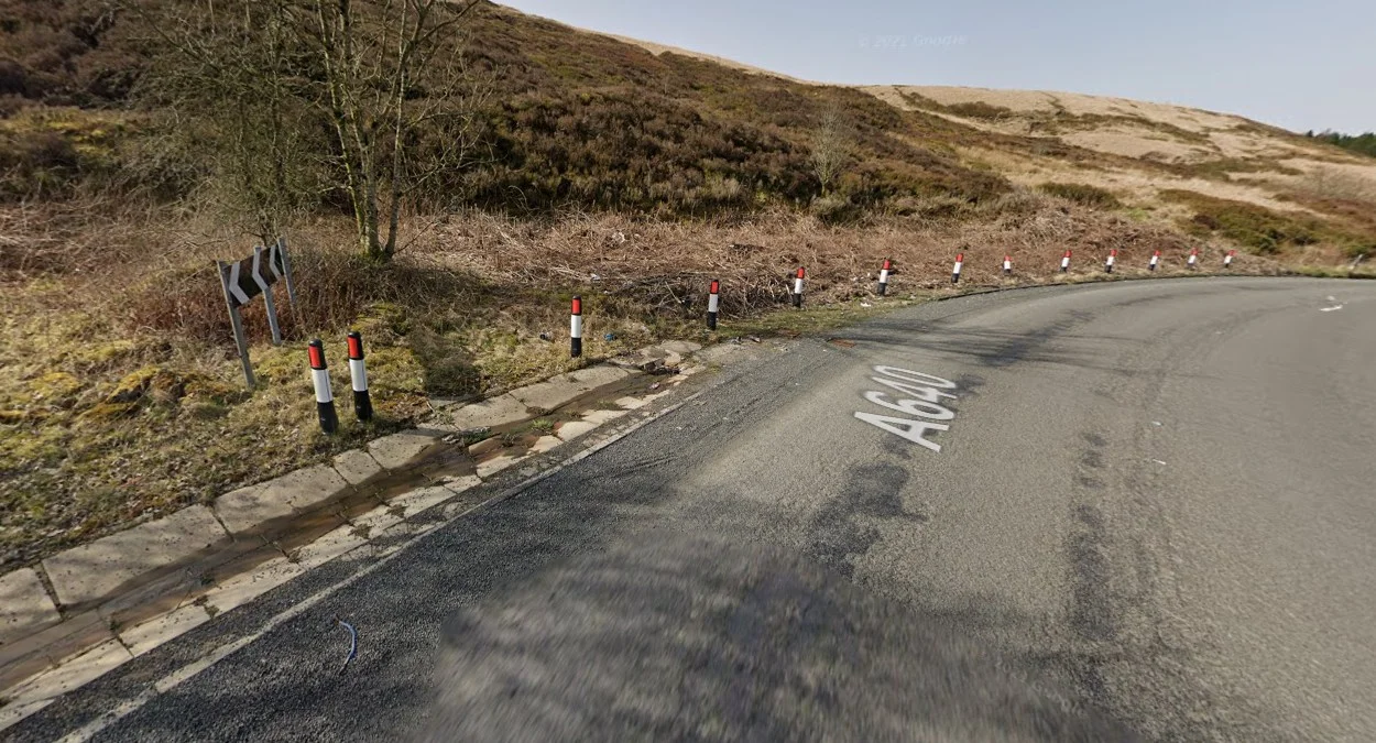 常見的圓形紅白反光交通柱