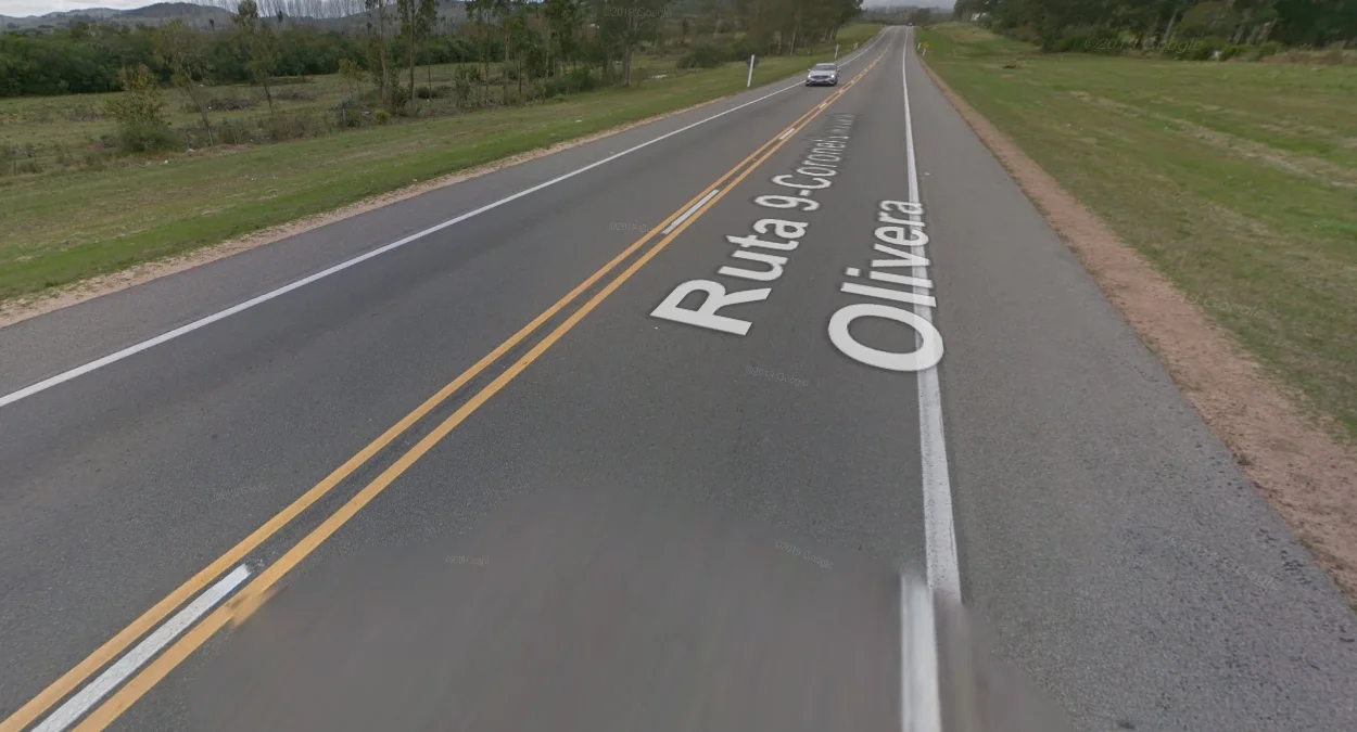 獨特三條道路標線