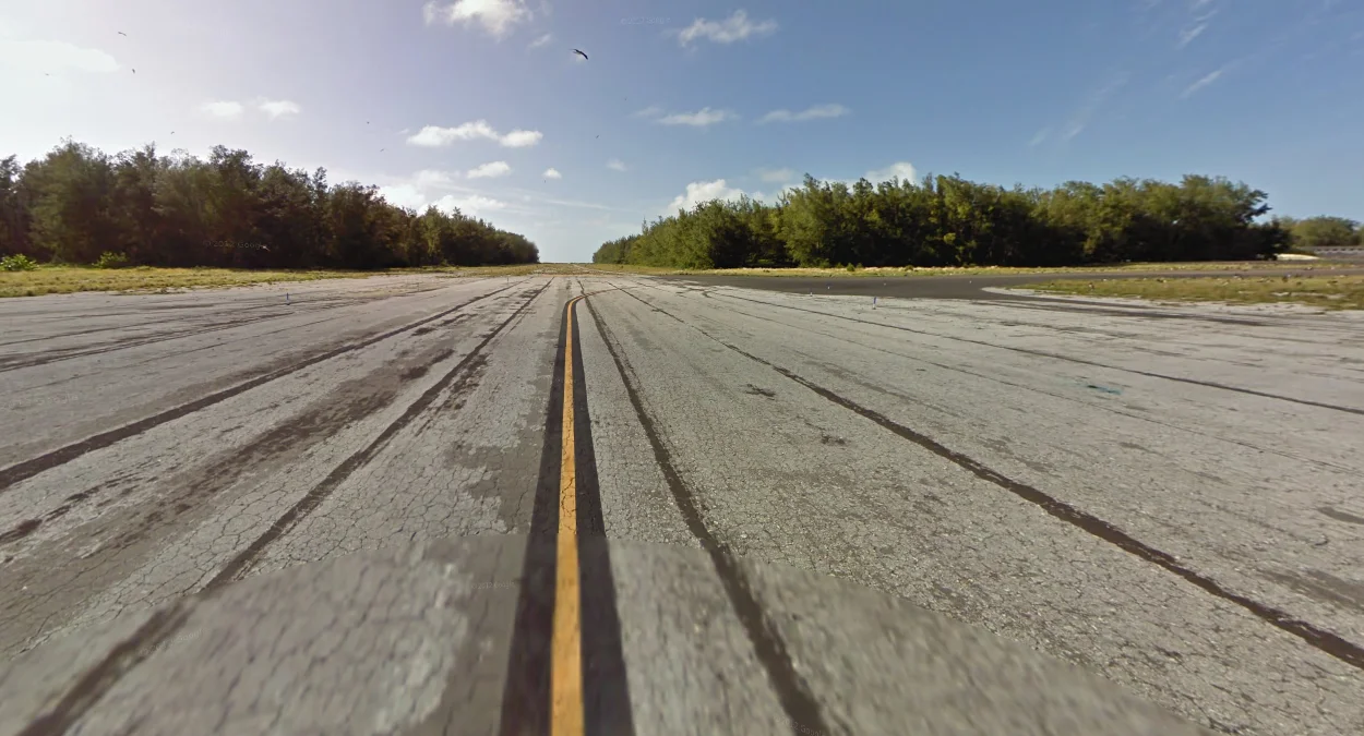 中途島鋪設不良跑道