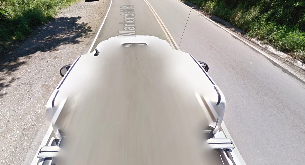 北部島嶼有天線白車