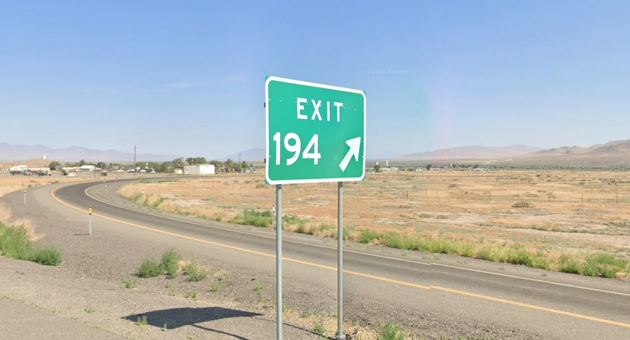 高速公路綠色彎角標誌