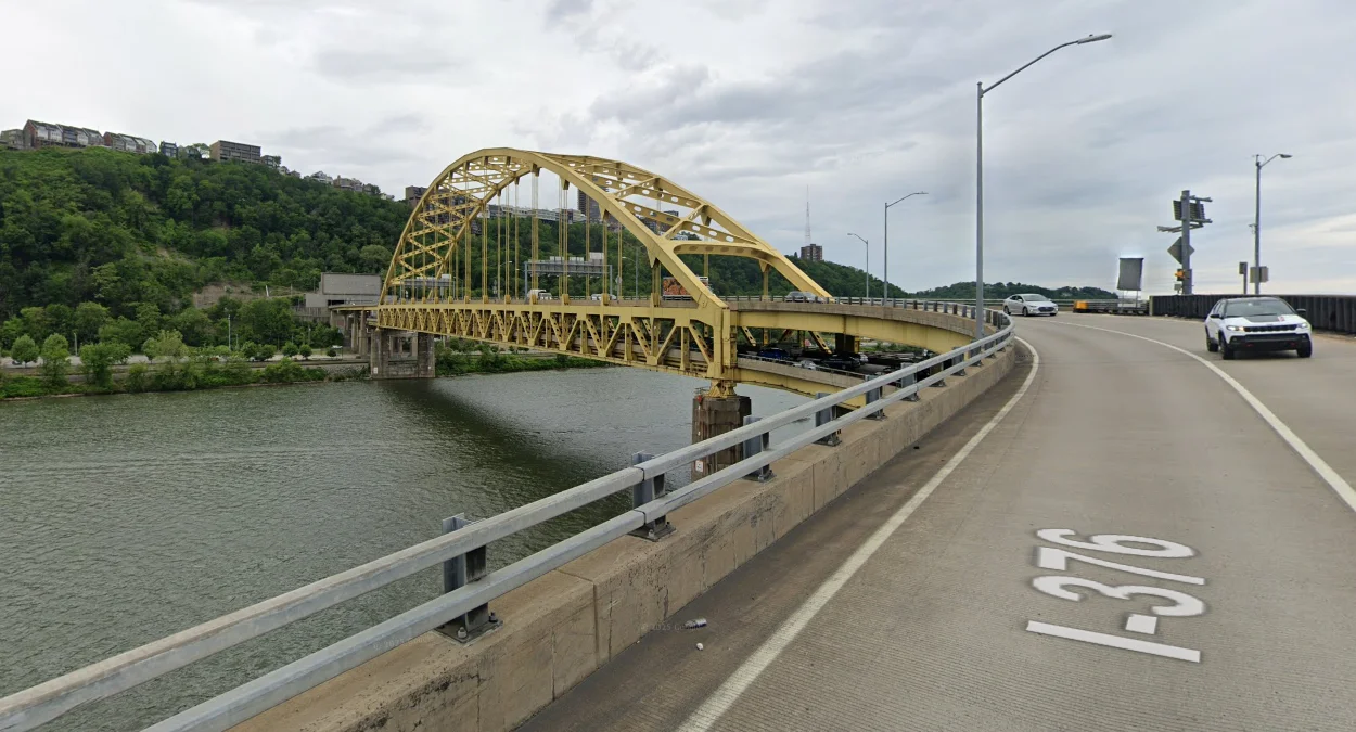 匹茲堡黃色鋼橋