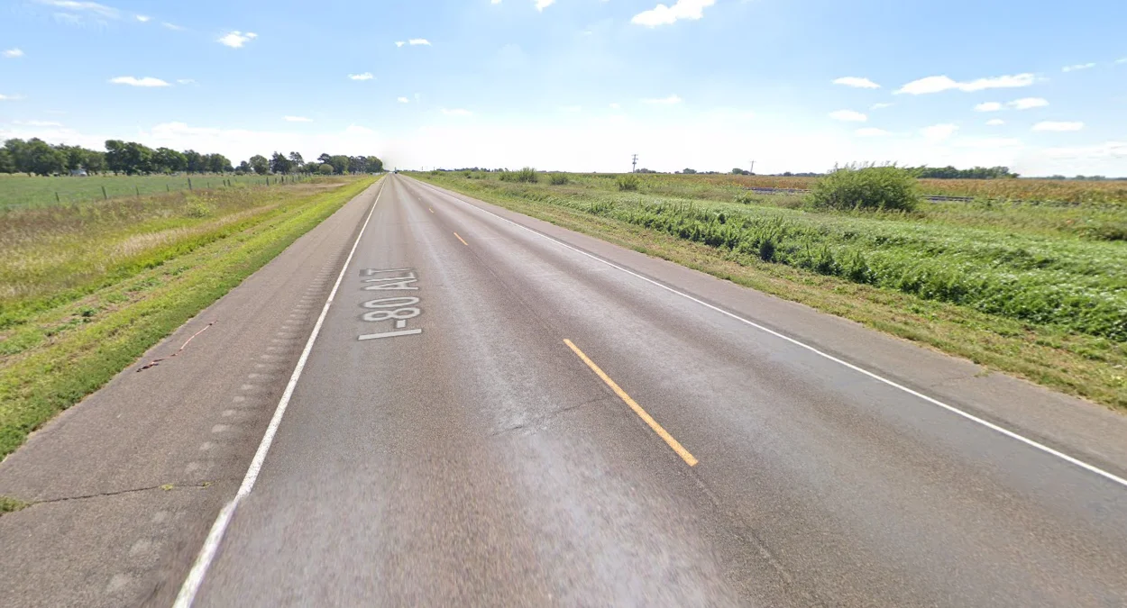 黃色中央線與白色外側線