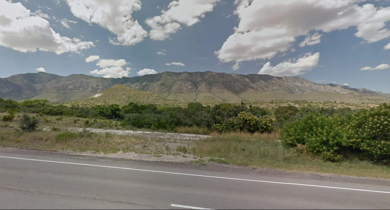 瓜達盧佩山脈高聳乾峰