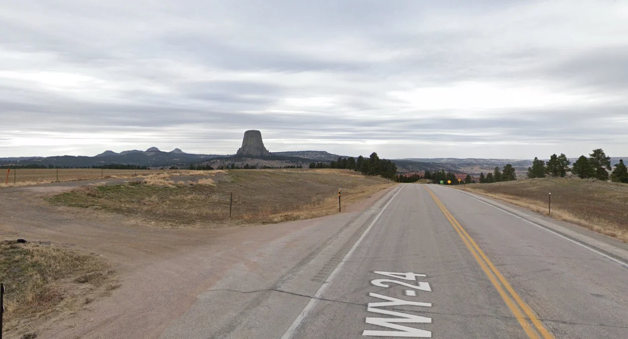 魔鬼塔高聳獨立山丘