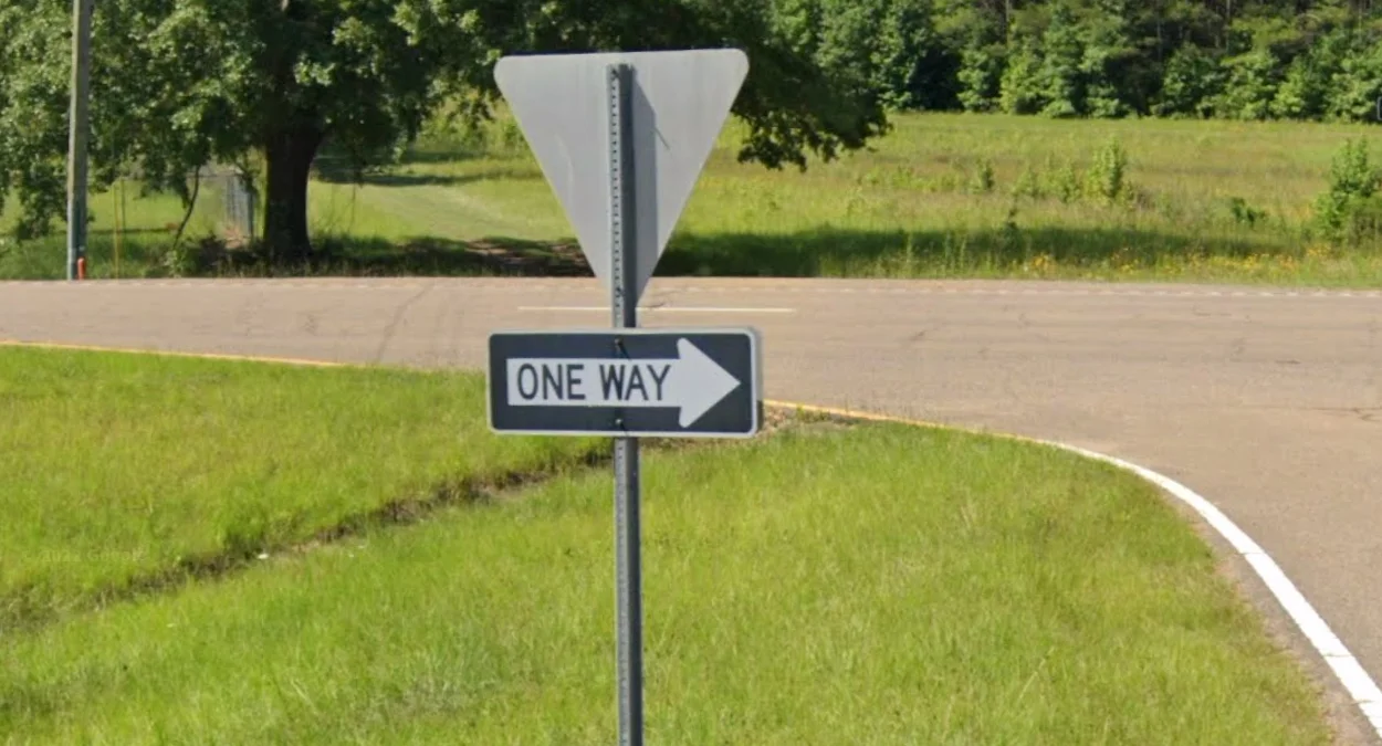 單行道標誌「ONE WAY」