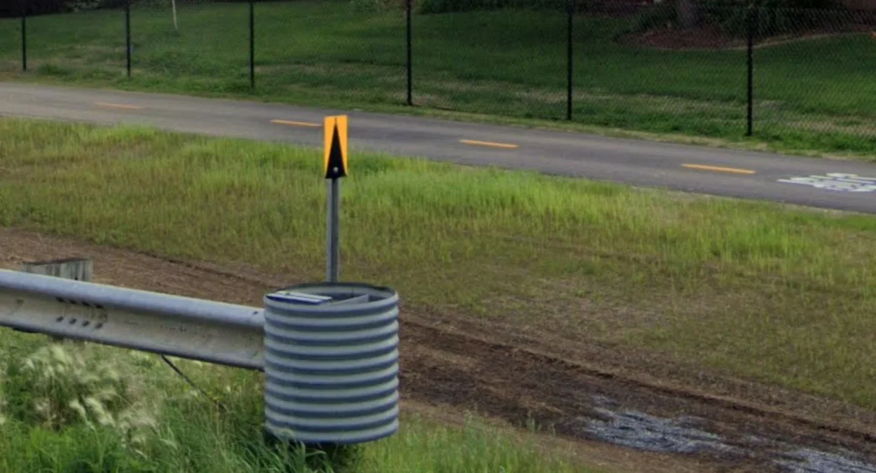 明尼蘇達州橋前黃色三角標誌