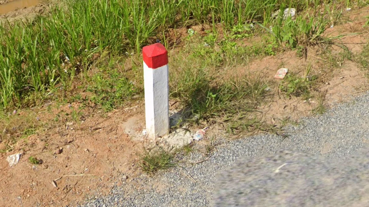 紅白頂方形交通樁