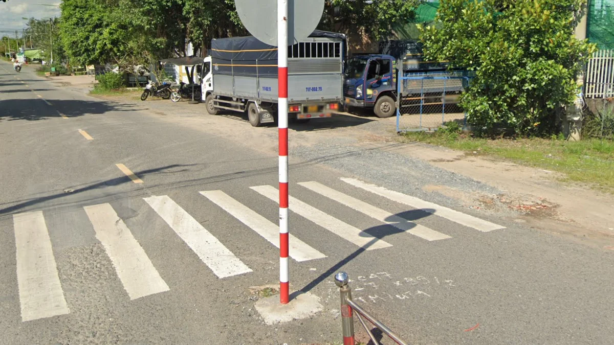 紅白條紋路標桿